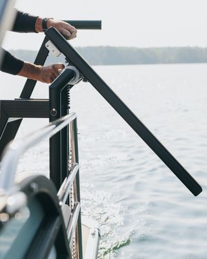 Image post by @crestpontoonboats on Instagram