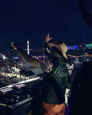 Image post by @officialgreenvelvet on Instagram