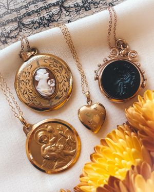 Image post by @maejeanvintage on Instagram