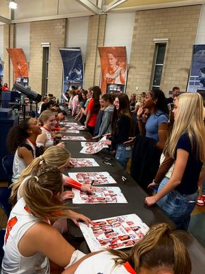 Image post by @hopecollegevolleyball on Facebook