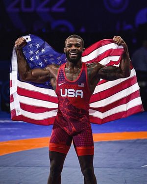 Image post by @alliseeisgold on Instagram