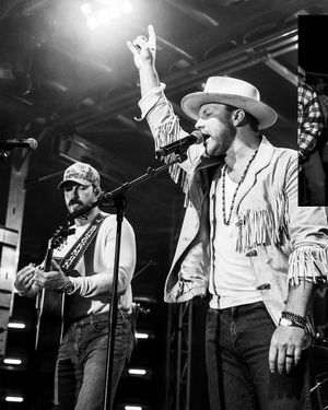 Image post by @drakewhitestomp on Instagram