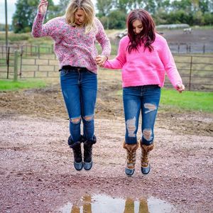 Image post by @shopfillyflair on Instagram