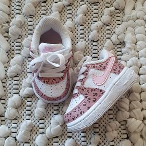 Image post by @chickmakescustomkicks on Instagram