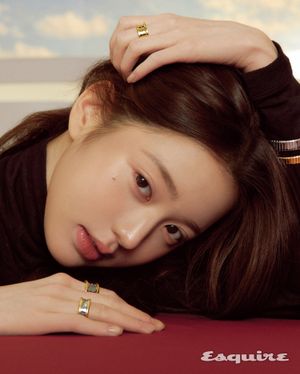 Image post by @esquire.korea on Instagram
