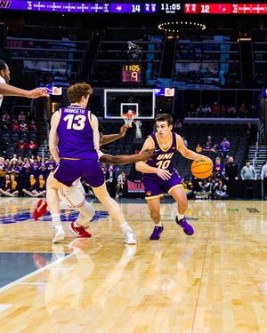 Image post by @uni_basketball on Instagram