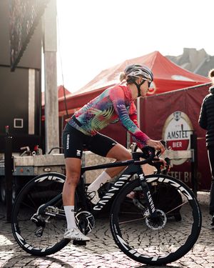 Image post by @wmncycling on Instagram