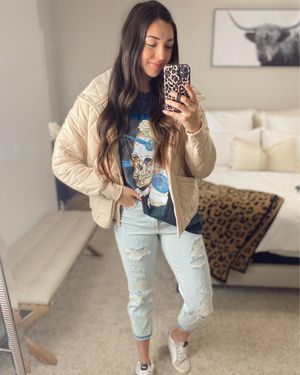 Image post by @sabrinanoellee on Instagram