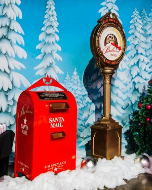 Image post by @Macys on Twitter