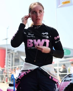 Image post by @femalesinmotorsport on Facebook