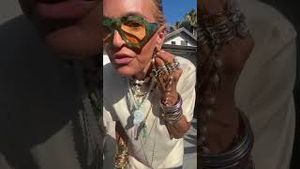 Video post by @shop.with.caroline on YouTube