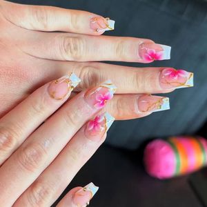 Image post by @exonailbar on Facebook