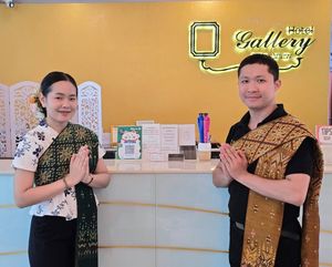 Image post by @gallerylakeview on Facebook