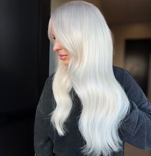 Image post by @dangerjonesbalayage on Instagram