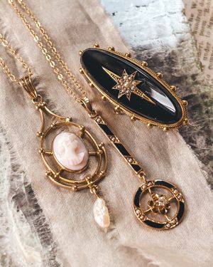 Image post by @maejeanvintage on Instagram