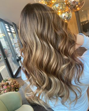 Image post by @enjoyhairstyling.aalen on Instagram