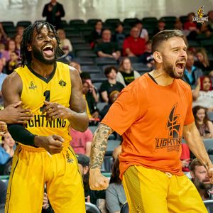 Image post by @LondonLightning on Twitter