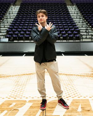 Image post by @newtonflix on Instagram