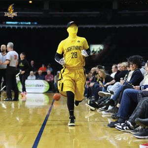 Image post by @LondonLightning on Twitter