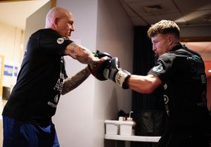 Image post by @MatchroomBoxing on Twitter