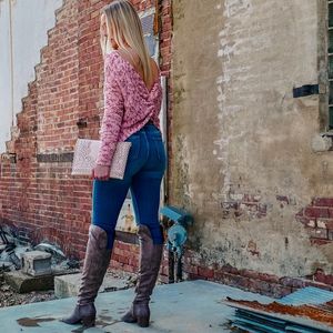 Image post by @shopfillyflair on Instagram