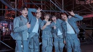 Video post by @weareoneexo on YouTube