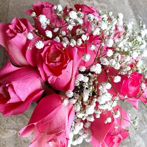 Image post by @sayitwithflowerspk on Facebook