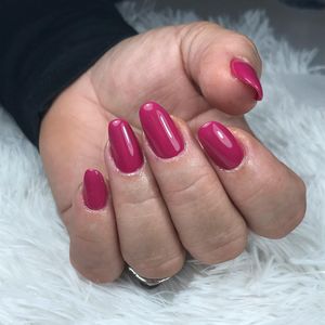 Image post by @nestanails on Instagram