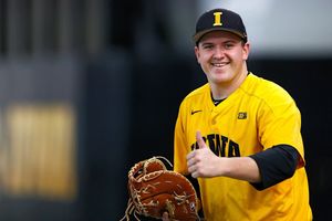 Image post by @UIBaseball on Twitter