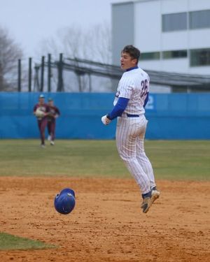 Image post by @unewhavenbase on Instagram