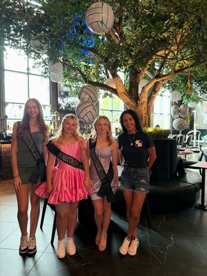 Image post by @exonailbar on Facebook