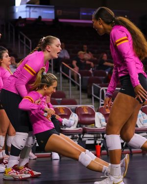 Image post by @uscwomensvolley on Instagram