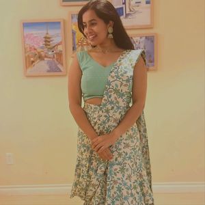 Image post by @shraddhaa_trends on Instagram