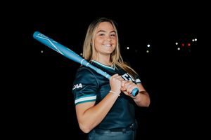 Image post by @UNCWsoftball on Twitter