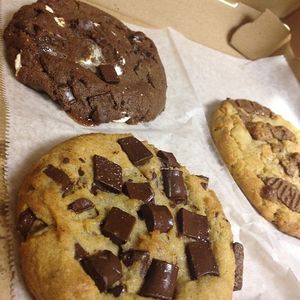 Image post by @insomniacookies on Instagram