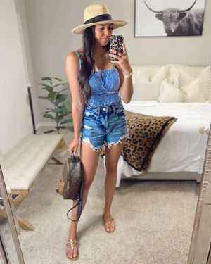 Image post by @sabrinanoellee on Instagram