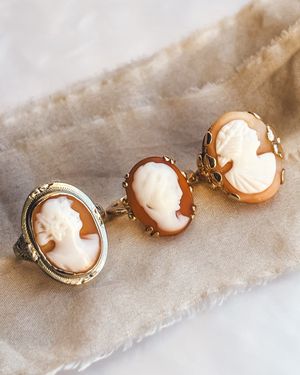 Image post by @maejeanvintage on Instagram