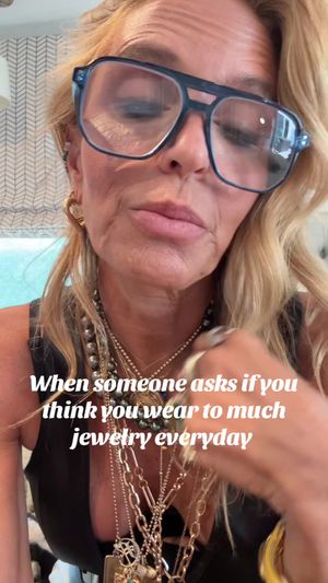 Video post by @shop.with.caroline on TikTok