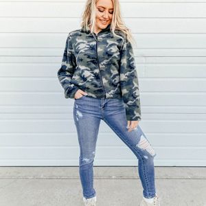 Image post by @shopfillyflair on Instagram