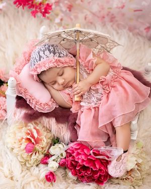 Image post by @newbornbabyphotographystudio on Instagram