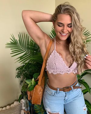 Image post by @_zoekahn_ on Instagram