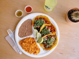 Image post by @rojosmexicanfood on Instagram