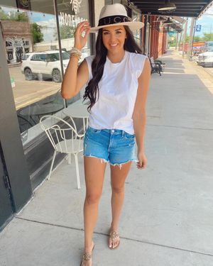 Image post by @sabrinanoellee on Instagram