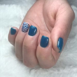 Image post by @nestanails on Instagram