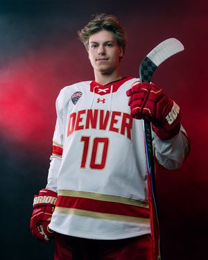 Image post by @du_hockey on Instagram