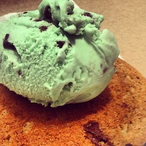 Image post by @insomniacookies on Instagram