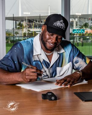 Image post by @MiamiDolphins on Twitter