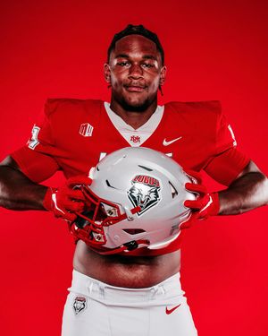 Image post by @unmlobofb on Instagram