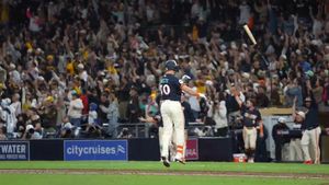 Video post by @MLB on Twitter