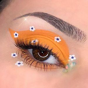 Image post by @blinkingbeaute on Instagram